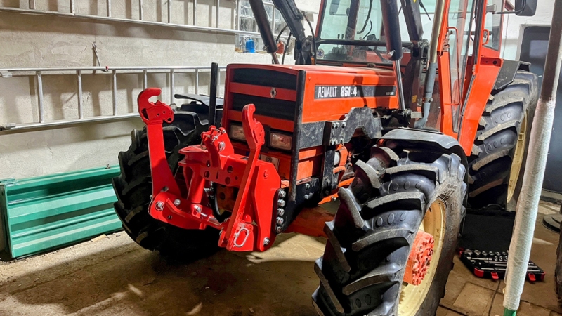 UNIWERSALNY ZESTAW PRZEDNIEGO TRZYPUNKTOWEGO UKŁADU ZAWIESZENIA (TUZ) KAT. 2 1500KG - CZERWONY (RAL 3000)
