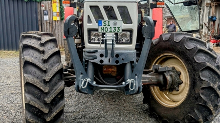 UNIVERSALUS PRIEKINĖS PAKABOS KOMPLEKTAS TRAKTORIUI KAT. 2 1500KG