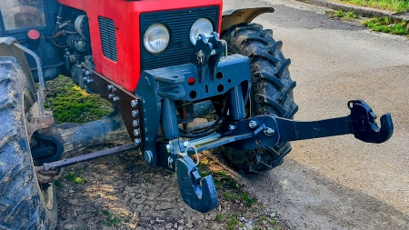UNIVERSALUS PRIEKINĖS PAKABOS KOMPLEKTAS TRAKTORIUI KAT. 2 1500KG