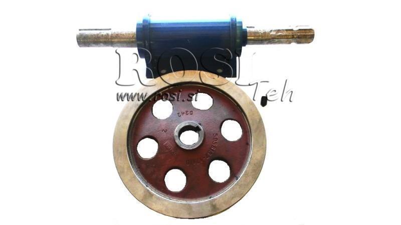 CARDANAS GEGOTEN IJZER MET YOKE 270mm